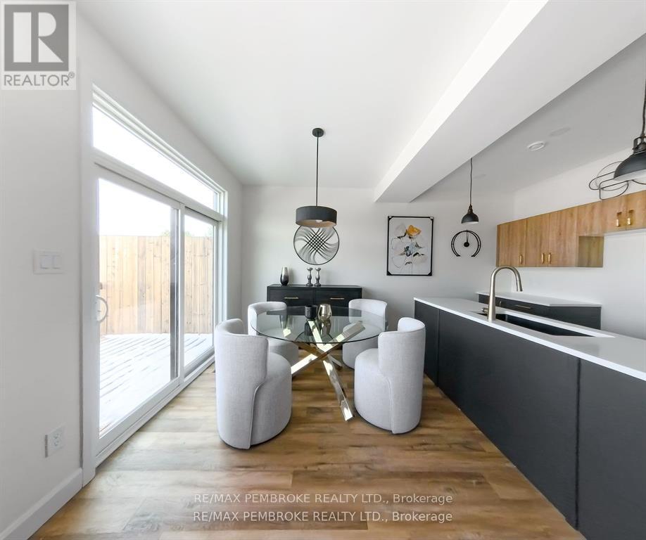 11 Northbrook Street, Petawawa, Ontario  K8H 3N4 - Photo 6 - X12672692