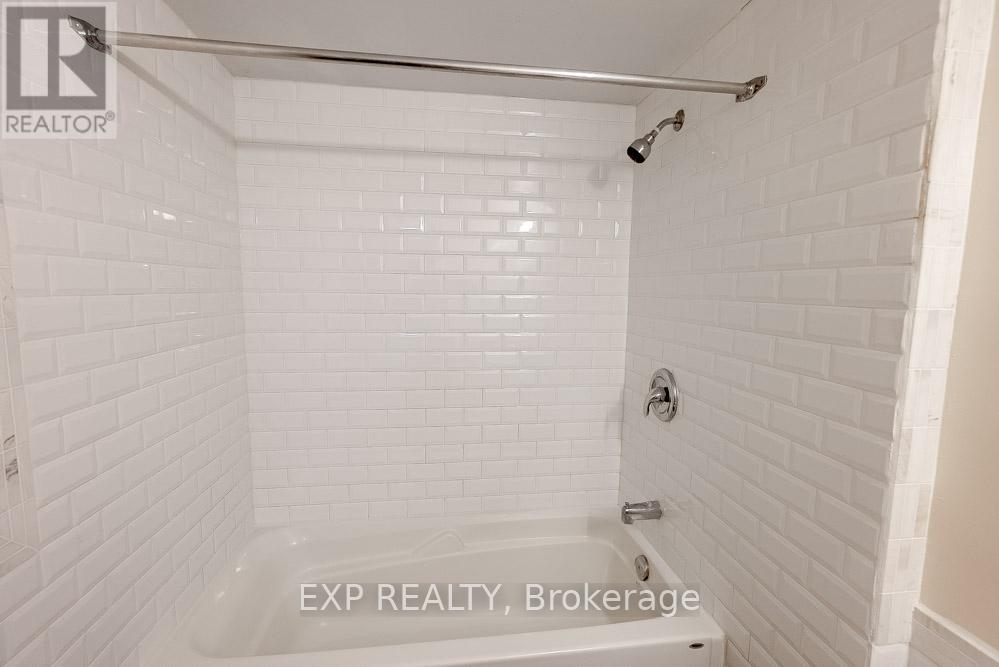 B - 196 Old Colony Road, Ottawa, Ontario  K2L 1M7 - Photo 15 - X12672592