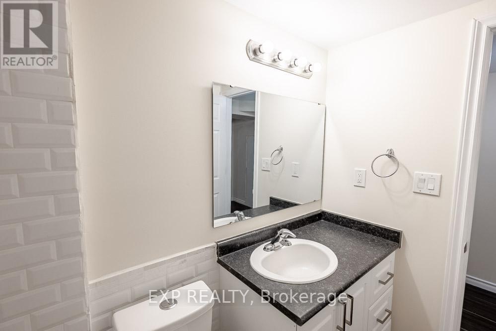 B - 196 Old Colony Road, Ottawa, Ontario  K2L 1M7 - Photo 16 - X12672592