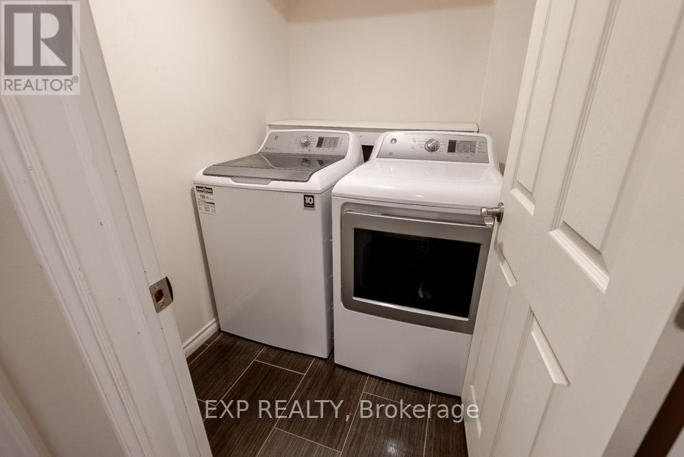 B - 196 Old Colony Road, Ottawa, Ontario  K2L 1M7 - Photo 17 - X12672592