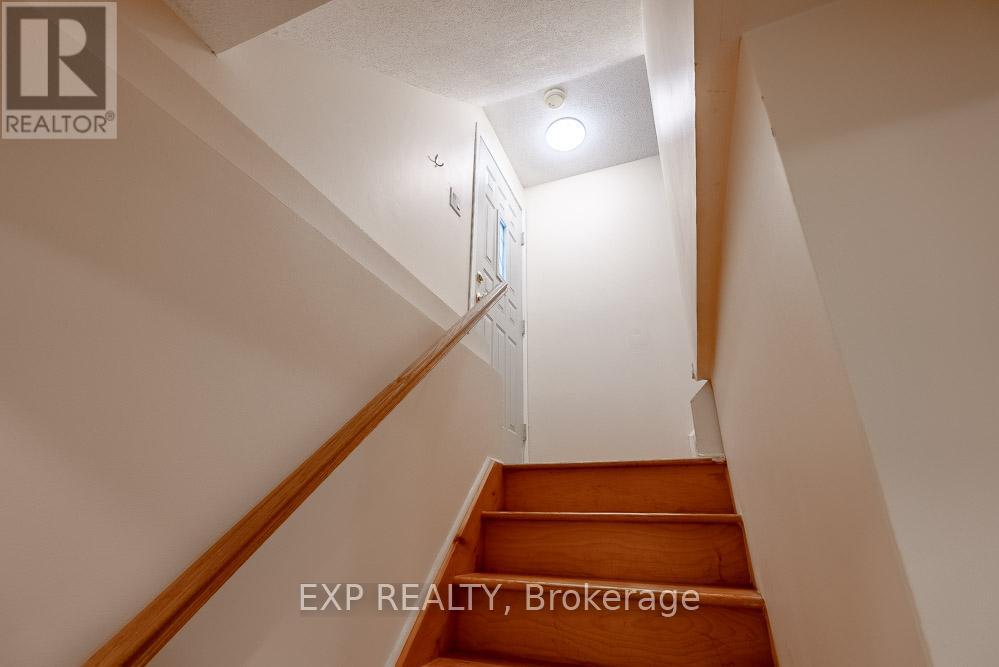 B - 196 Old Colony Road, Ottawa, Ontario  K2L 1M7 - Photo 4 - X12672592