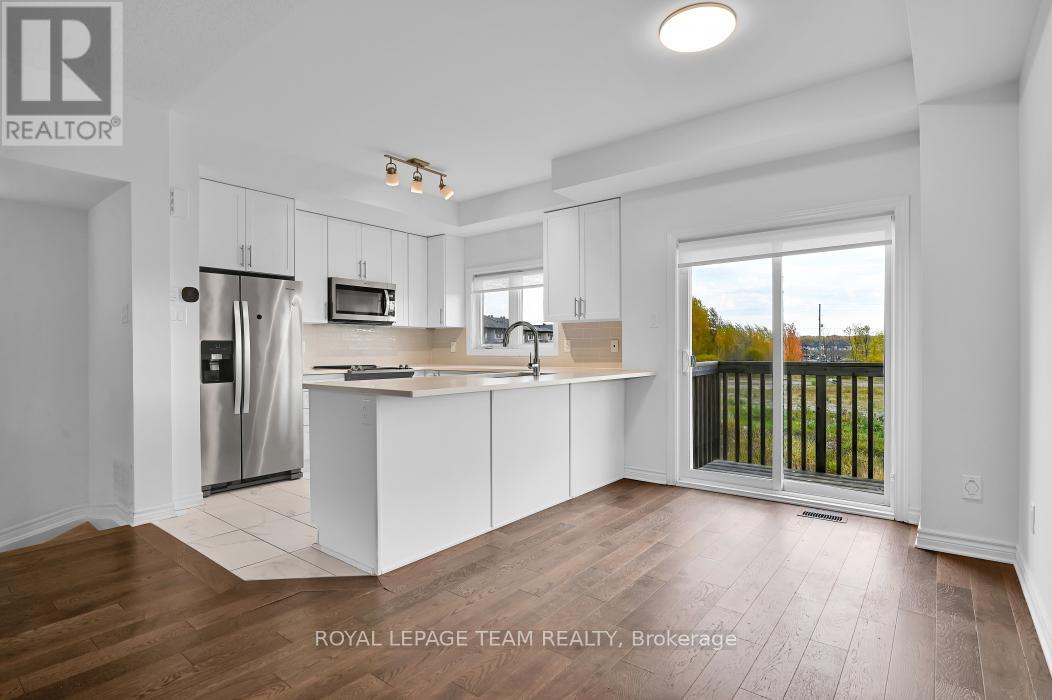 72 Barn Swallow Private, Ottawa, Ontario  K4M 0H5 - Photo 11 - X12672658