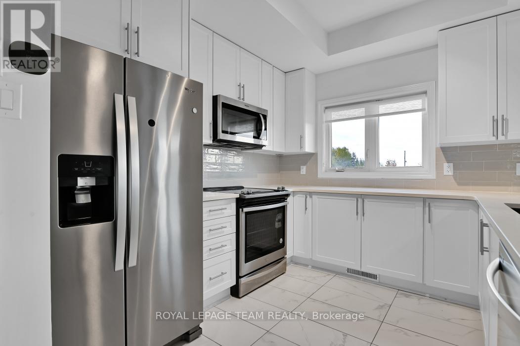 72 Barn Swallow Private, Ottawa, Ontario  K4M 0H5 - Photo 12 - X12672658