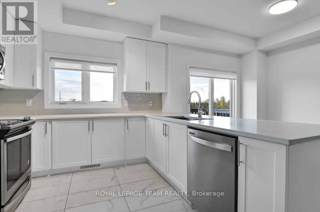 72 Barn Swallow Private, Ottawa, Ontario  K4M 0H5 - Photo 13 - X12672658