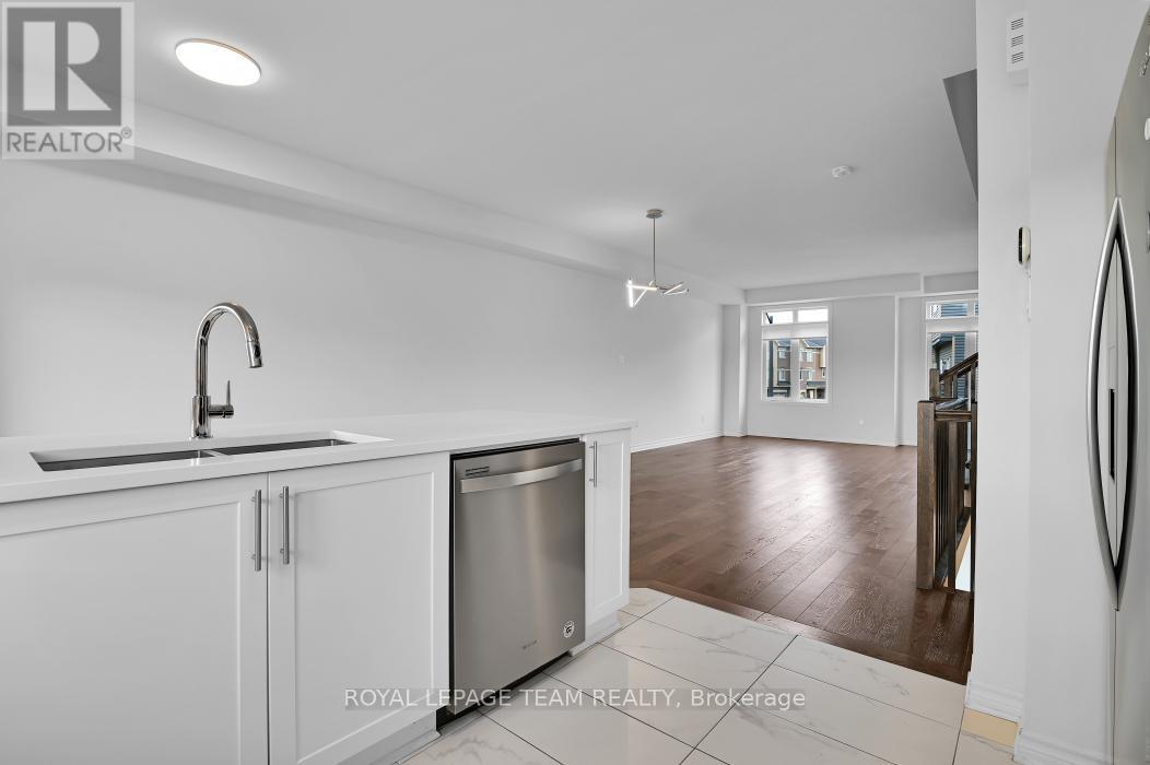 72 Barn Swallow Private, Ottawa, Ontario  K4M 0H5 - Photo 14 - X12672658