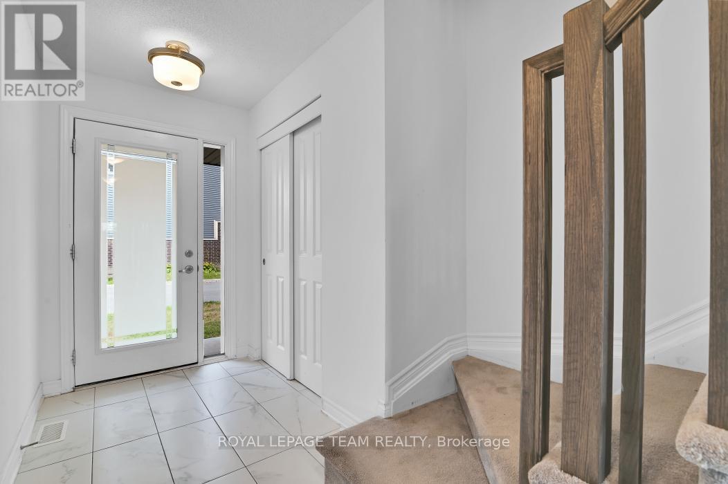 72 Barn Swallow Private, Ottawa, Ontario  K4M 0H5 - Photo 2 - X12672658