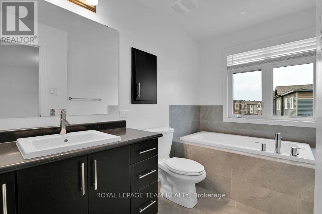 72 Barn Swallow Private, Ottawa, Ontario  K4M 0H5 - Photo 25 - X12672658