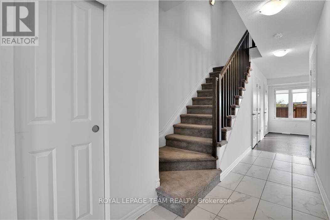 72 Barn Swallow Private, Ottawa, Ontario  K4M 0H5 - Photo 3 - X12672658