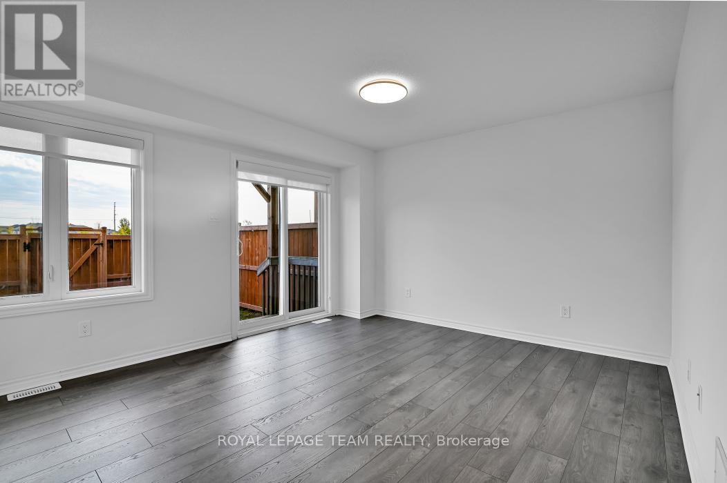 72 Barn Swallow Private, Ottawa, Ontario  K4M 0H5 - Photo 4 - X12672658