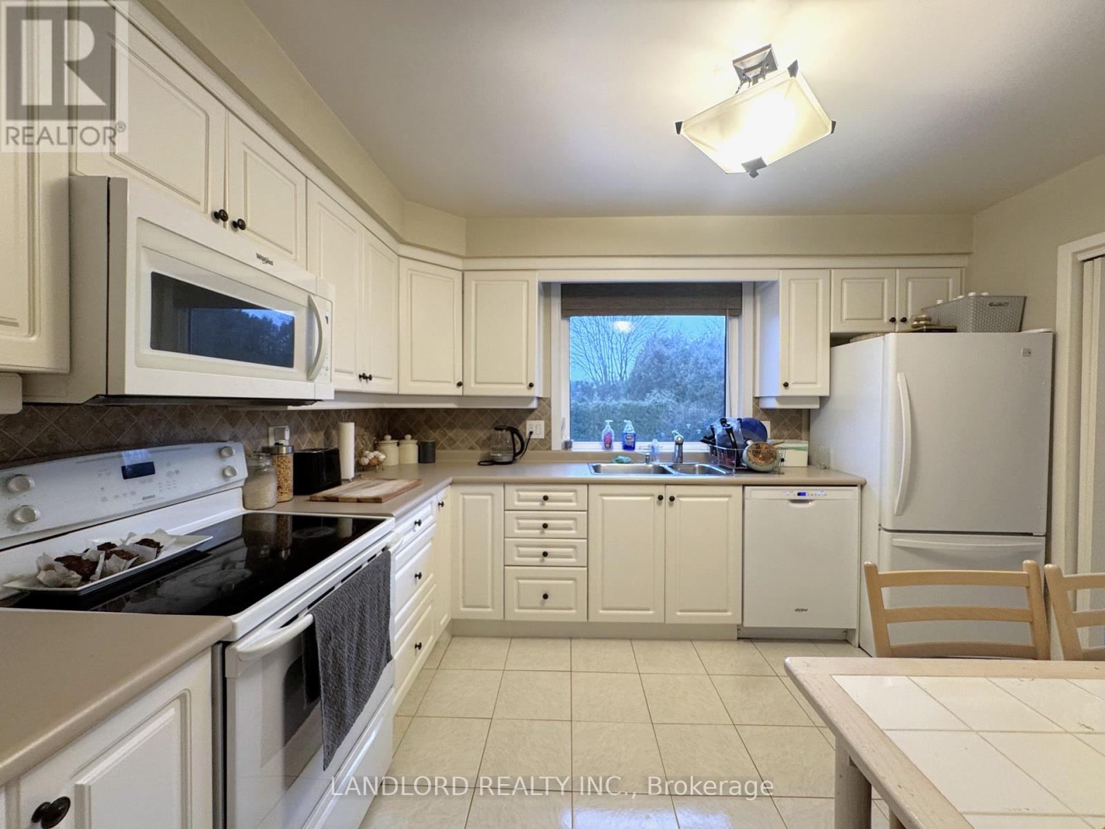 2294 Wyandotte Drive, Oakville, Ontario  L6L 2T6 - Photo 1 - W12666090