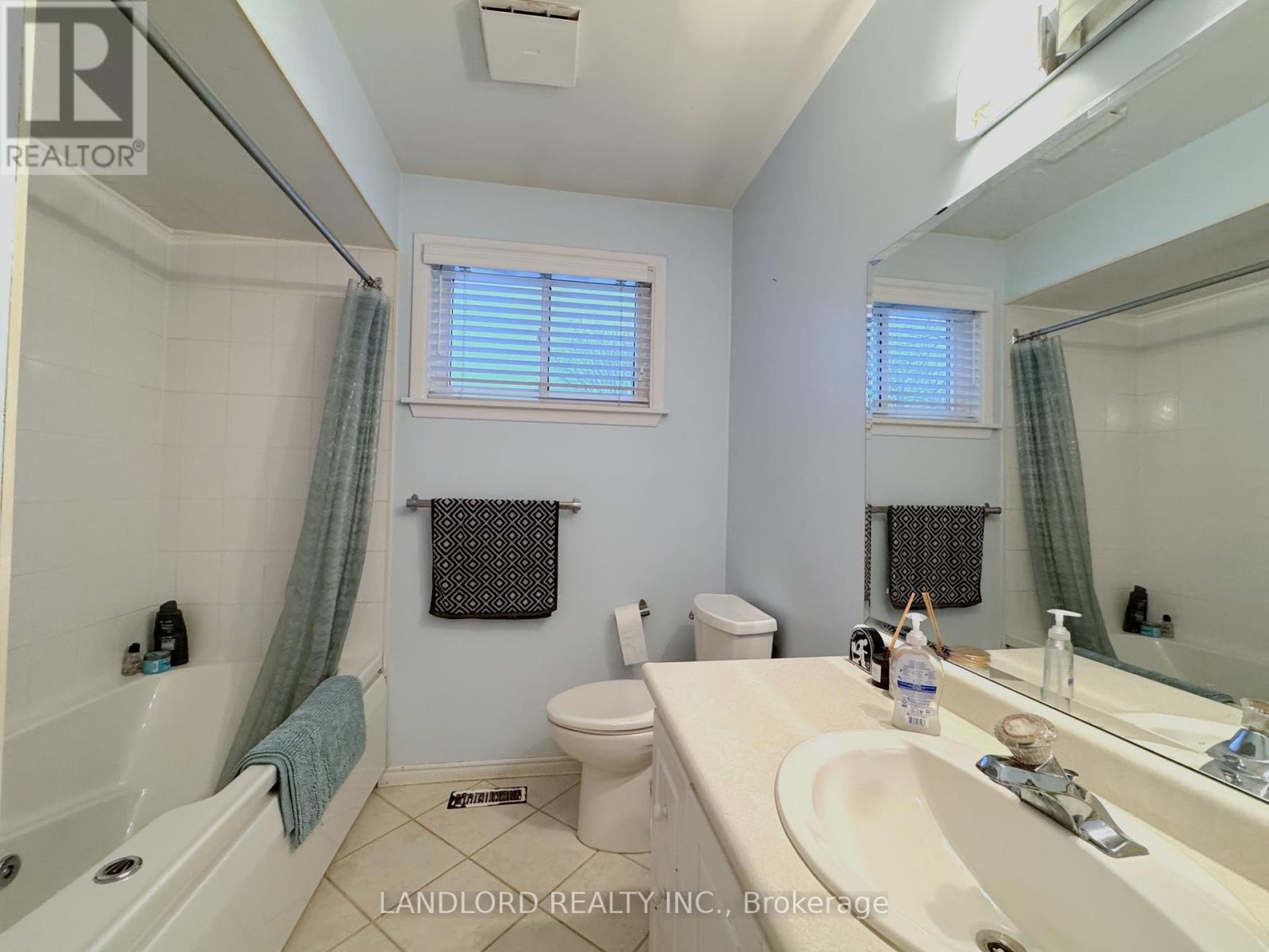 2294 Wyandotte Drive, Oakville, Ontario  L6L 2T6 - Photo 16 - W12666090