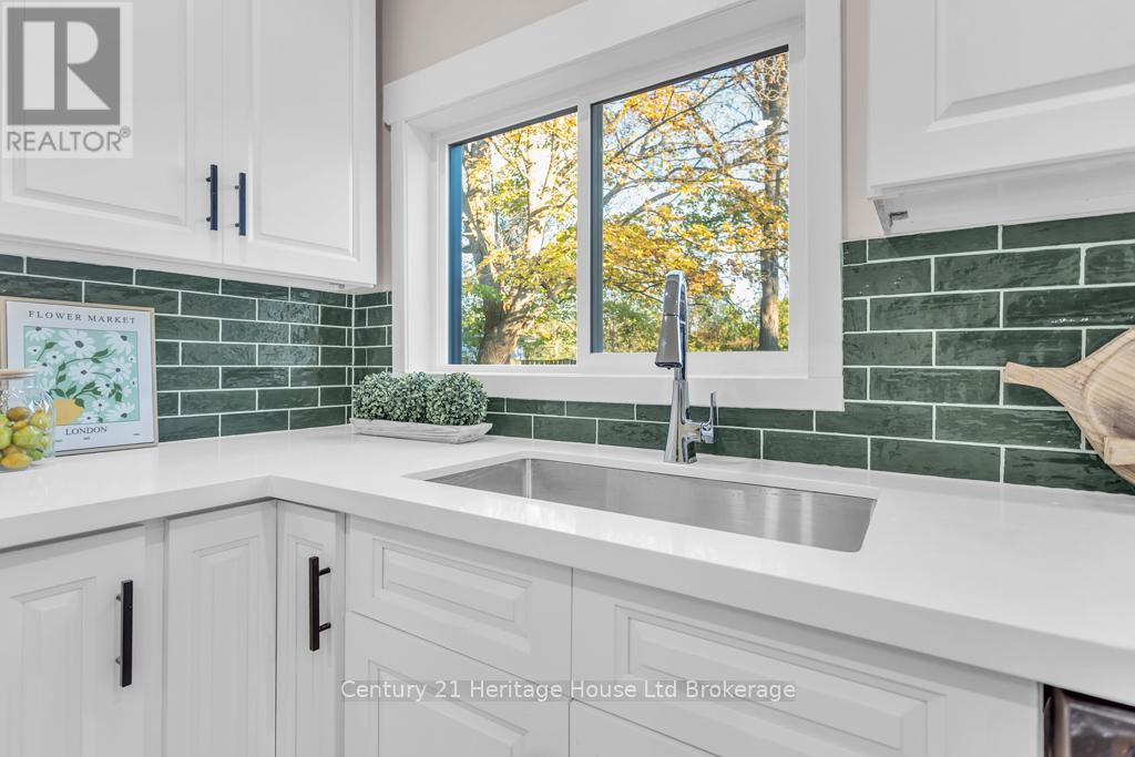 209 Victoria Street, Ingersoll, Ontario  N5C 2N2 - Photo 7 - X12672852