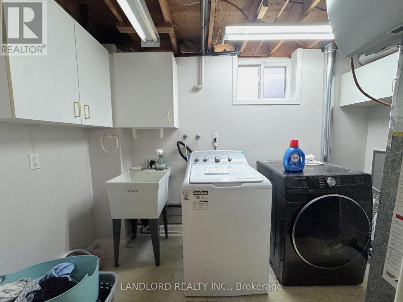 2294 Wyandotte Drive, Oakville, Ontario  L6L 2T6 - Photo 21 - W12666090