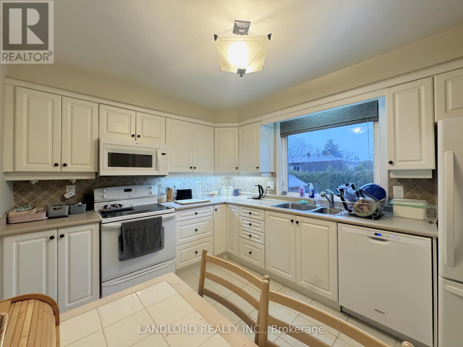 2294 Wyandotte Drive, Oakville, Ontario  L6L 2T6 - Photo 2 - W12666090