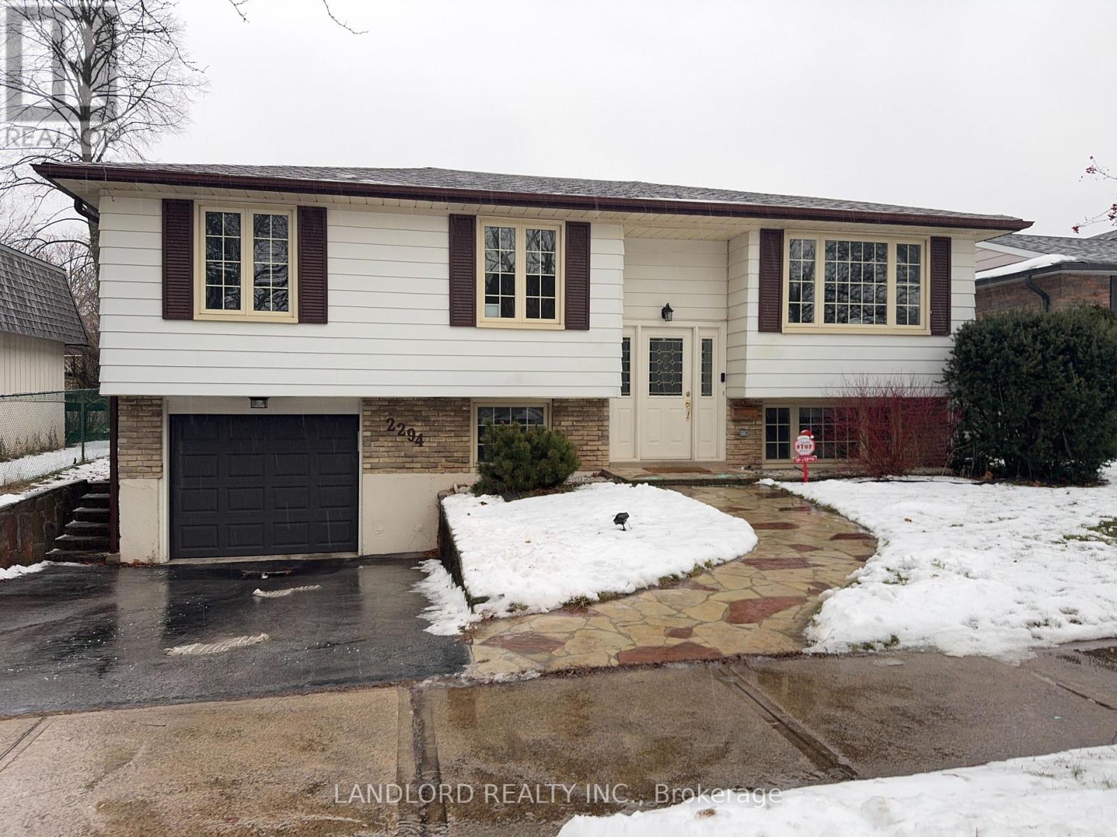 2294 Wyandotte Drive, Oakville, Ontario  L6L 2T6 - Photo 31 - W12666090