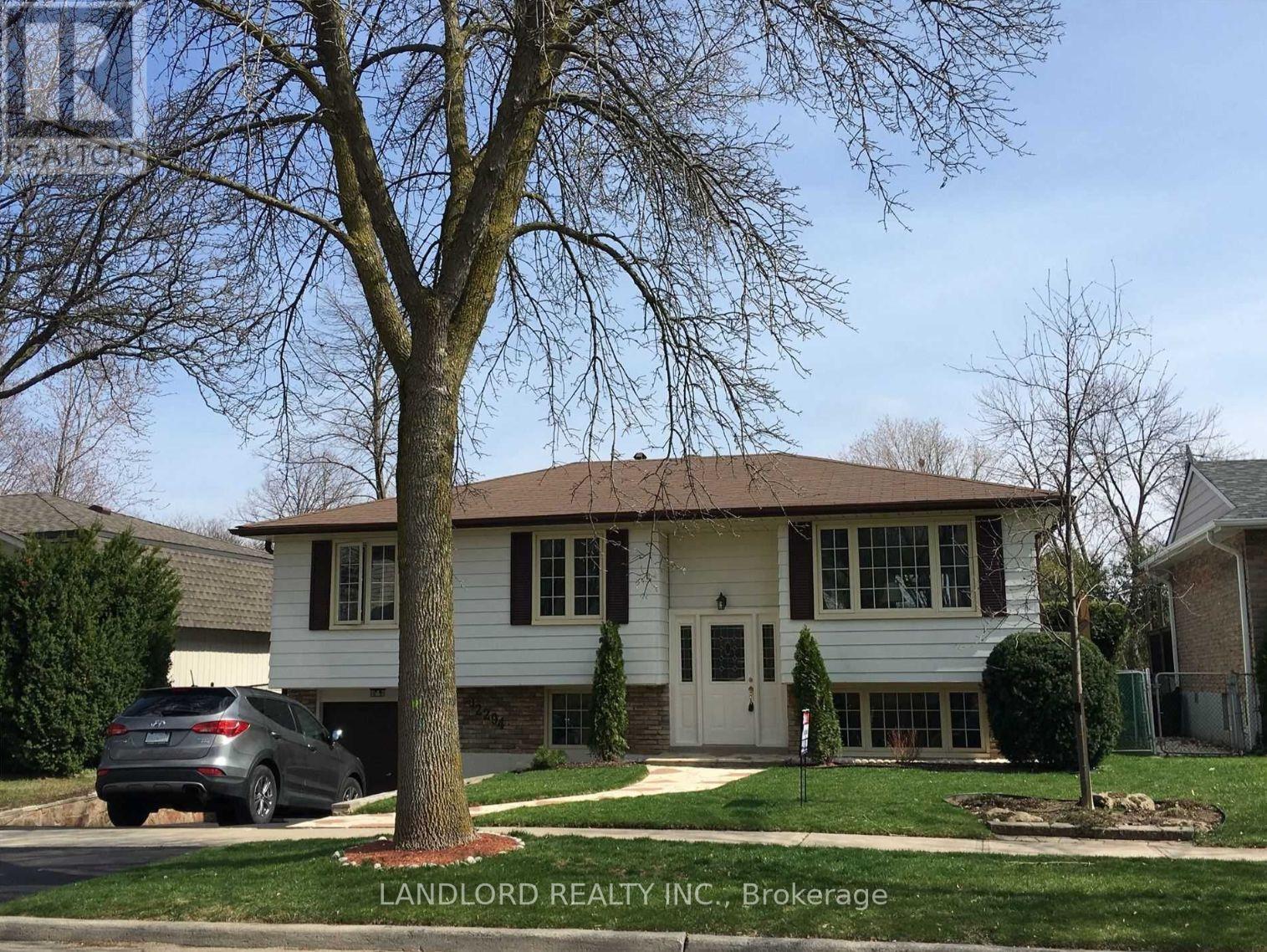 2294 Wyandotte Drive, Oakville, Ontario  L6L 2T6 - Photo 30 - W12666090