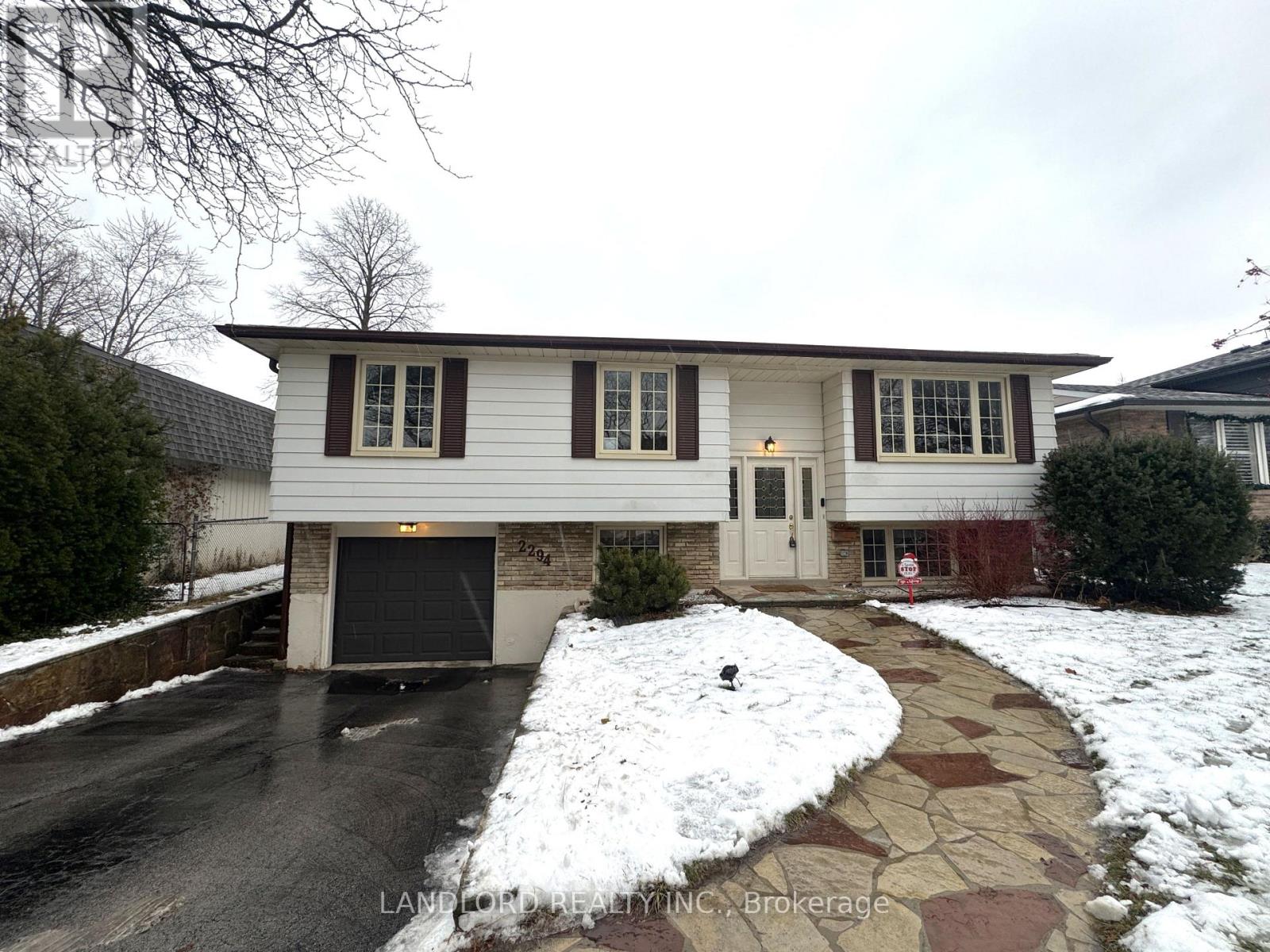 2294 Wyandotte Drive, Oakville, Ontario  L6L 2T6 - Photo 32 - W12666090