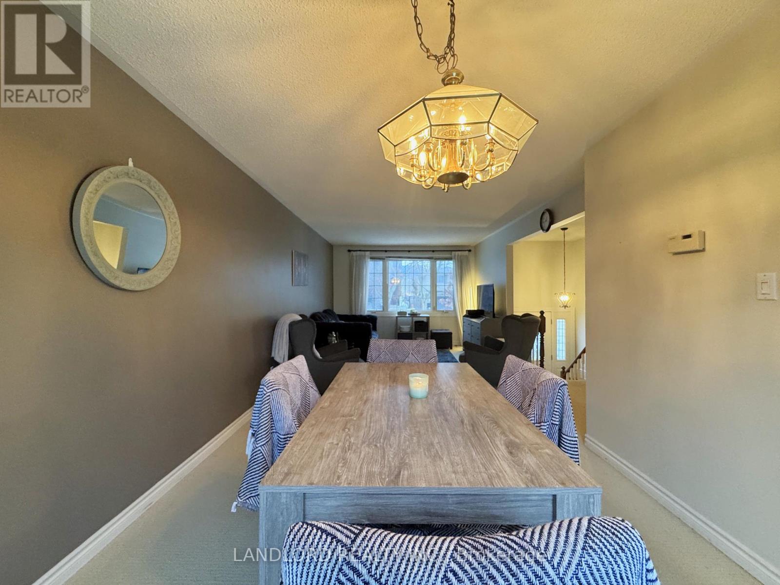 2294 Wyandotte Drive, Oakville, Ontario  L6L 2T6 - Photo 5 - W12666090