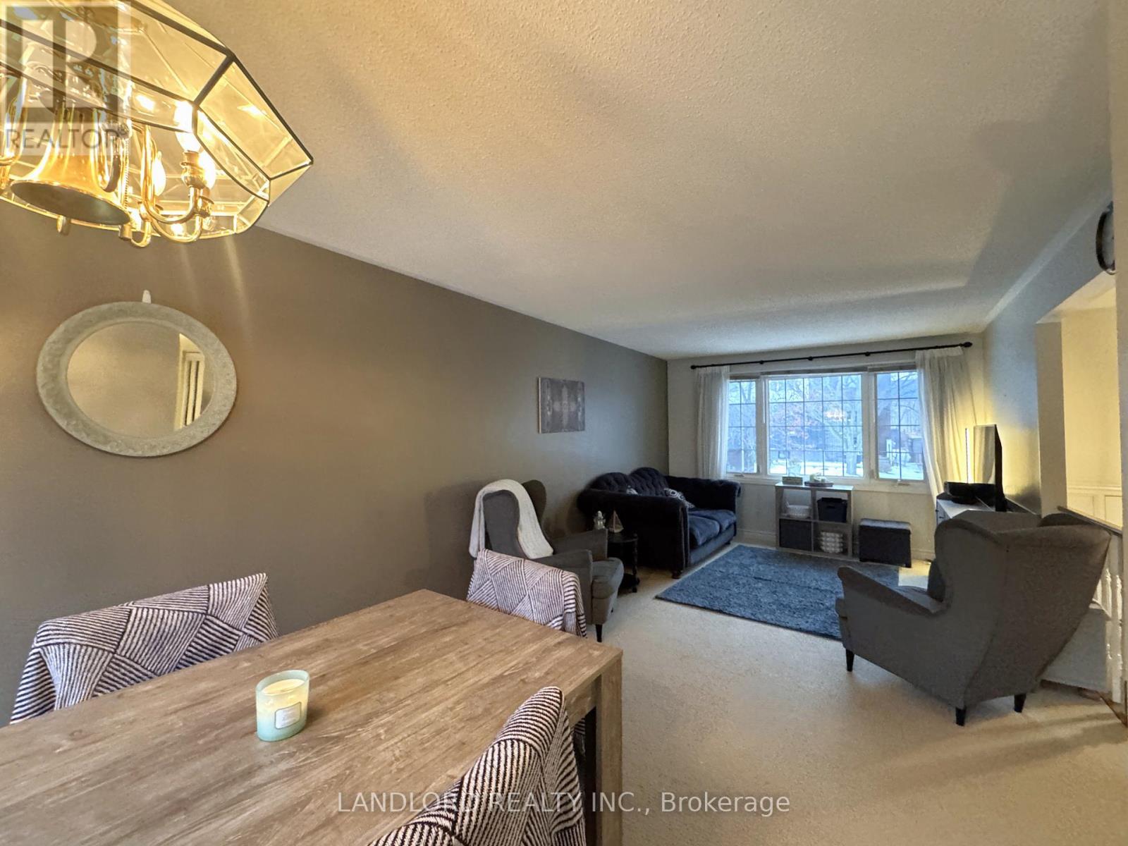 2294 Wyandotte Drive, Oakville, Ontario  L6L 2T6 - Photo 6 - W12666090