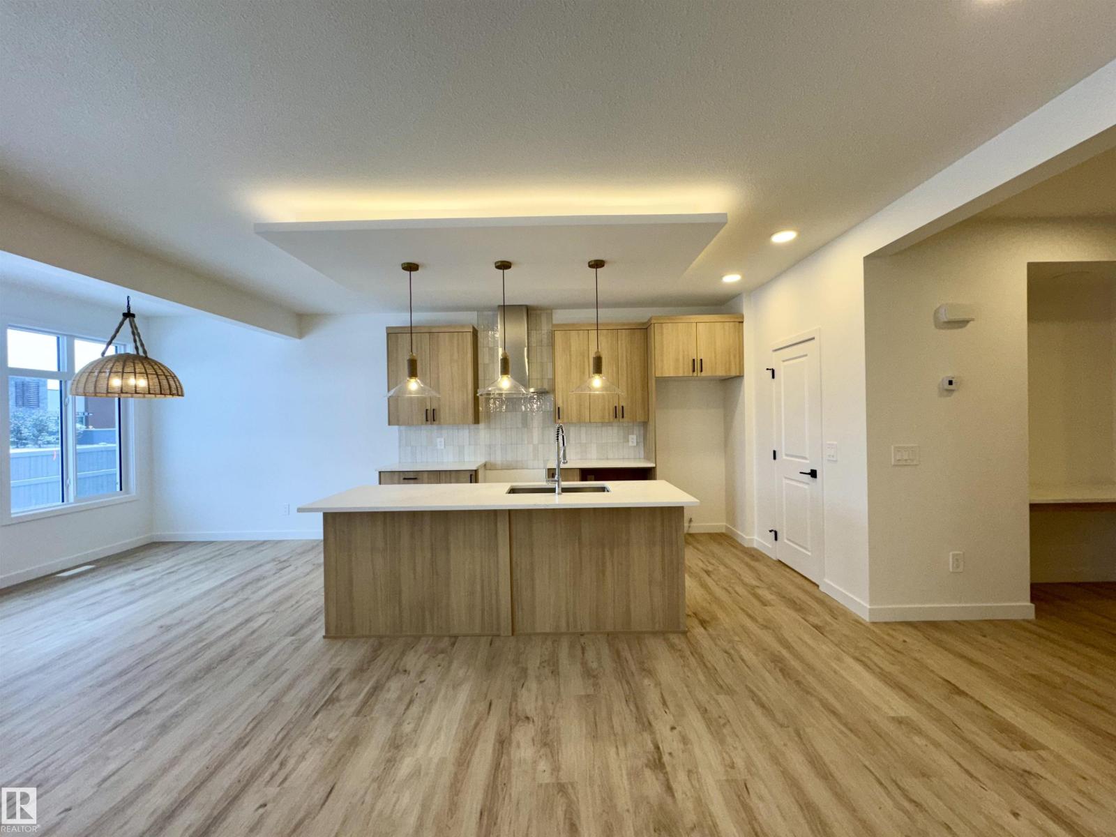 8223 KIRIAK LO SW, Edmonton, Alberta