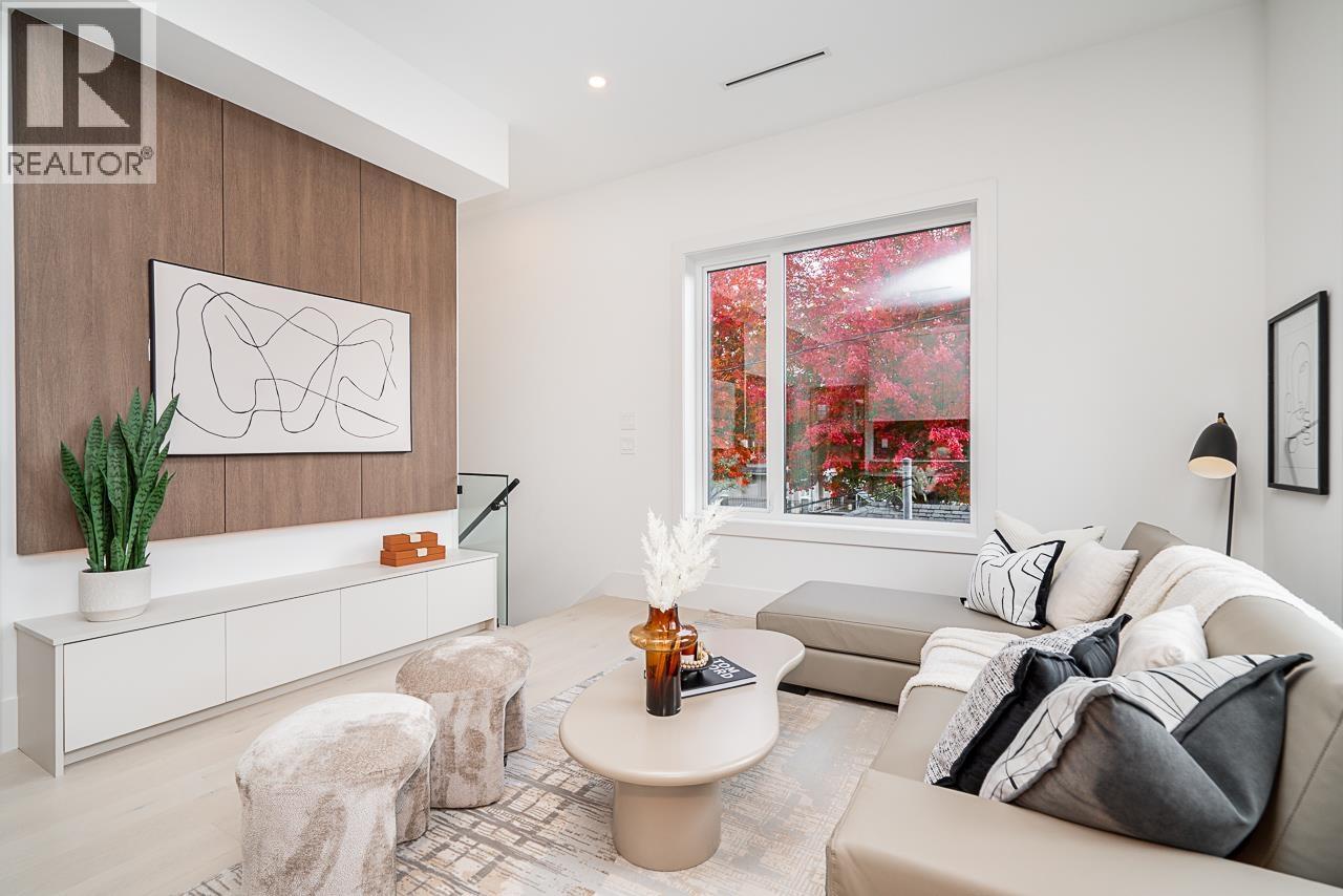 2462 ADANAC STREET, Vancouver, British Columbia