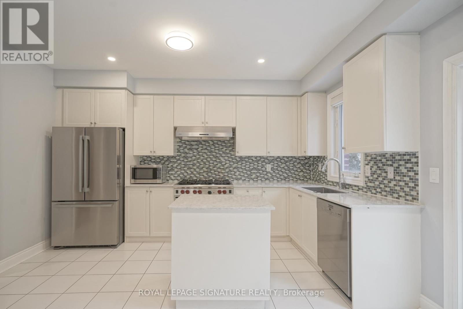 9 Johnson Farm Lane, Toronto, Ontario  M2N 0G6 - Photo 10 - C12672626