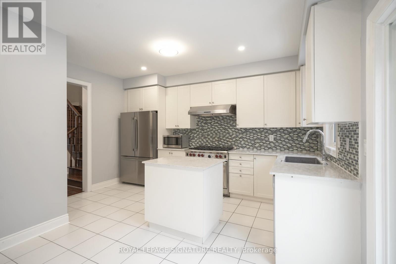 9 Johnson Farm Lane, Toronto, Ontario  M2N 0G6 - Photo 11 - C12672626