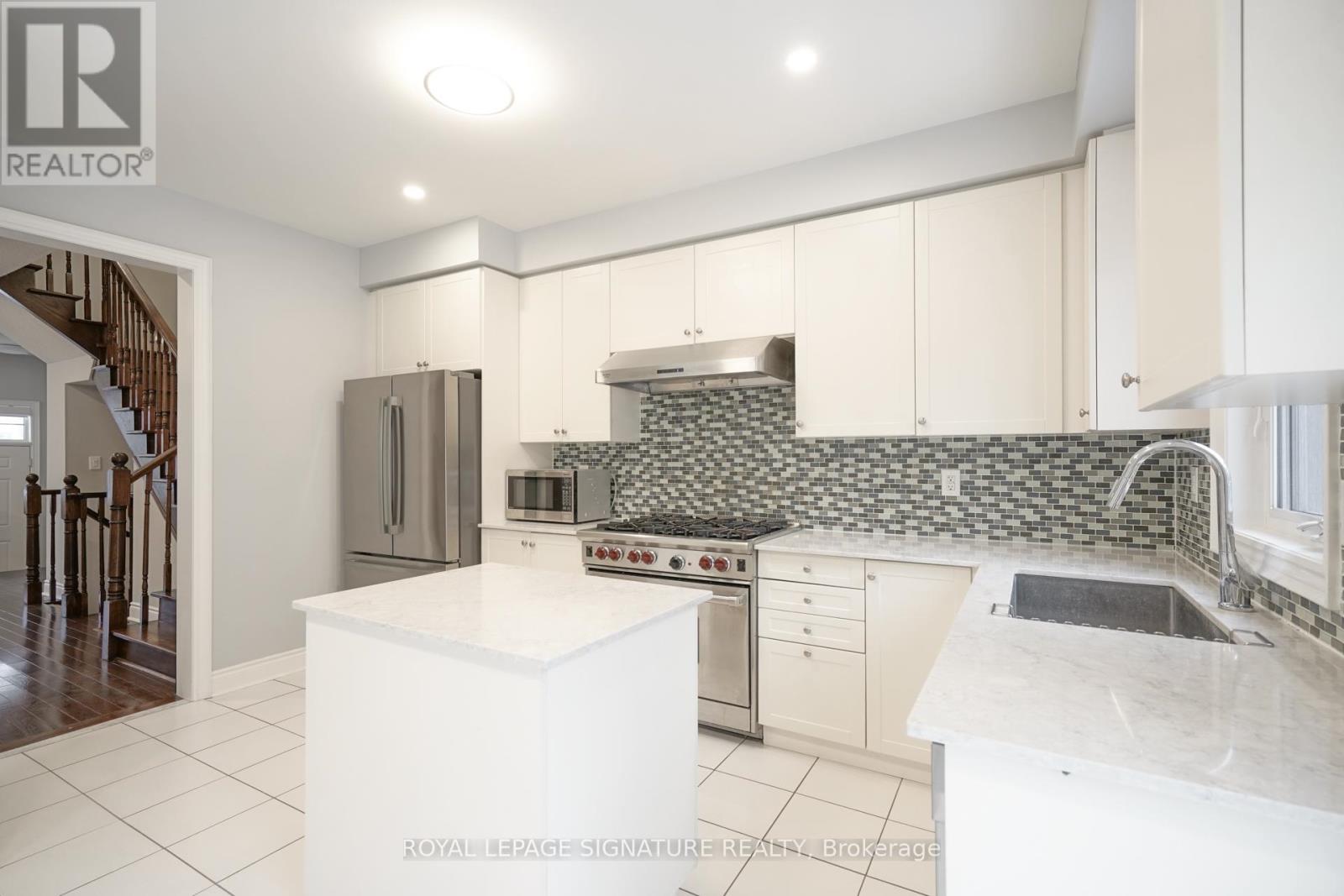 9 Johnson Farm Lane, Toronto, Ontario  M2N 0G6 - Photo 12 - C12672626