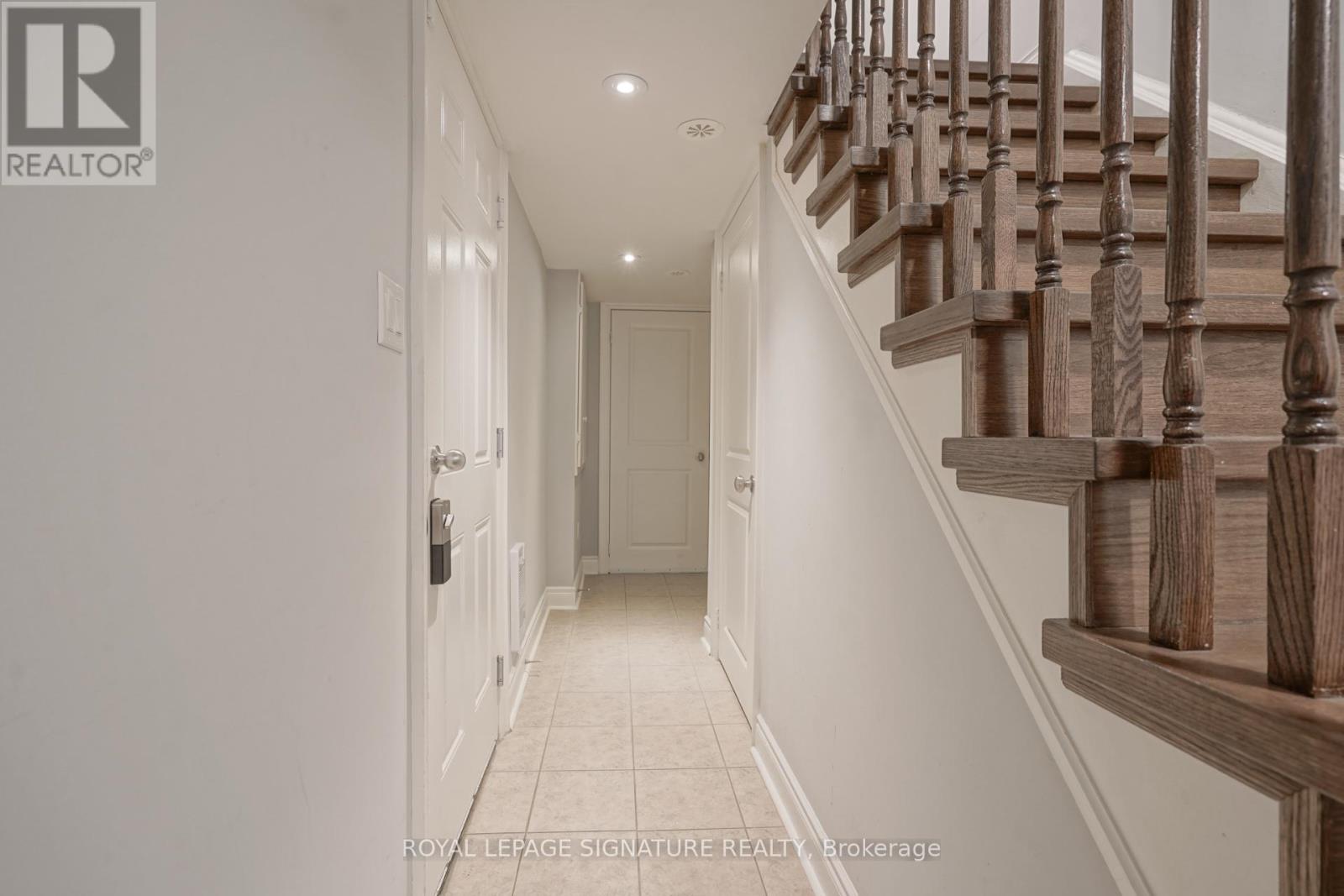 9 Johnson Farm Lane, Toronto, Ontario  M2N 0G6 - Photo 38 - C12672626