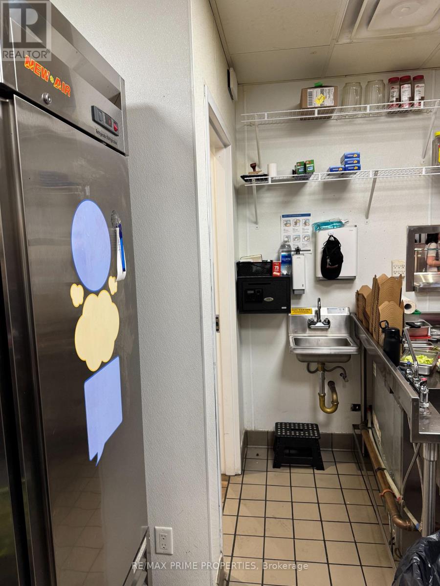 204 - 4841 Yonge Street, Toronto, Ontario  M2N 5X2 - Photo 10 - C12672822