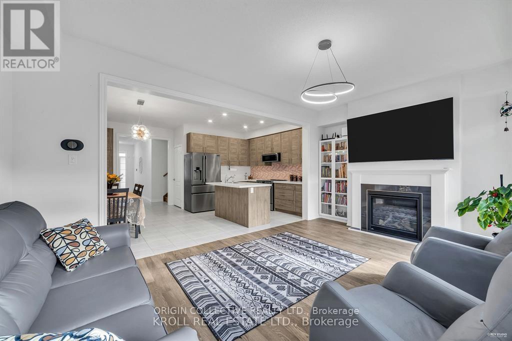 26 Frederick Taylor Way, East Gwillimbury, Ontario  L0G 1M0 - Photo 2 - N12672572