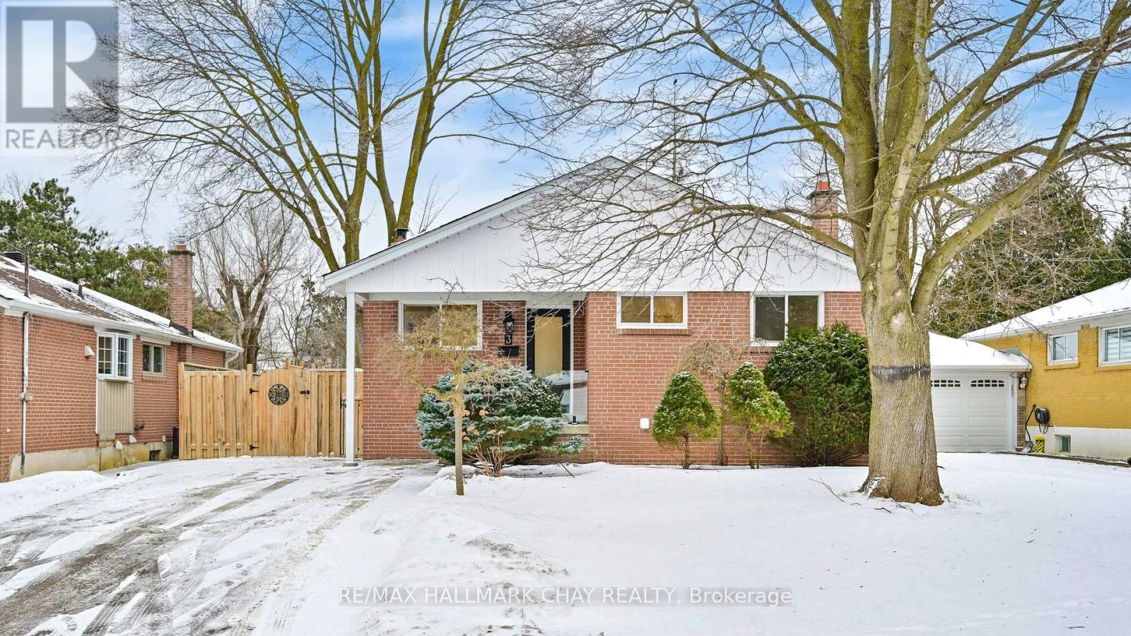 3 DAVIDSON ROAD, Aurora, Ontario