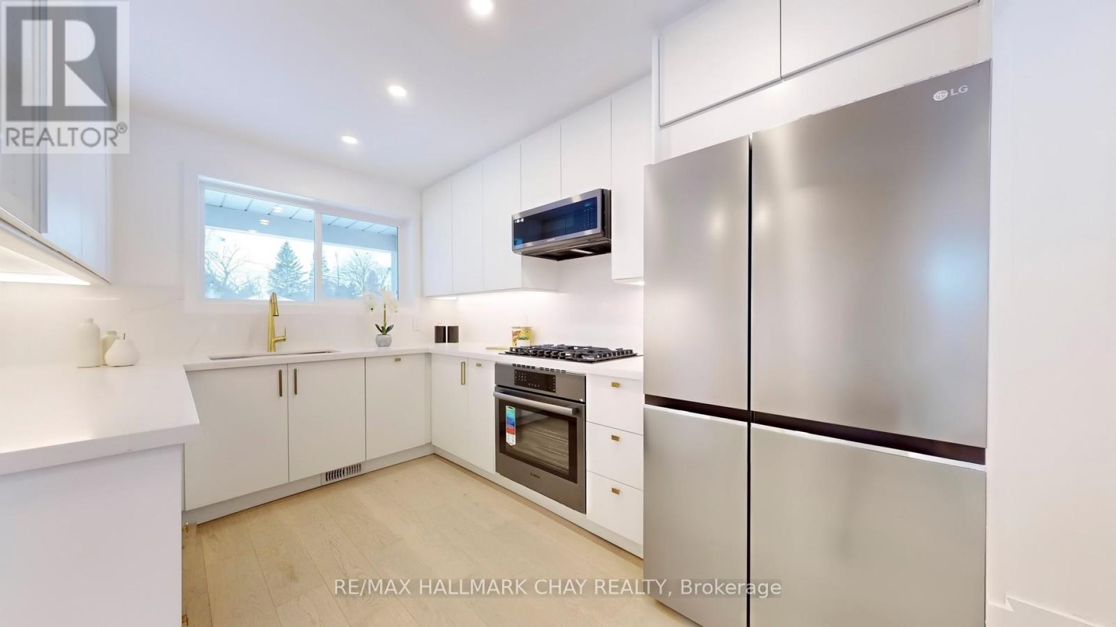 3 Davidson Road, Aurora, Ontario  L4G 2A9 - Photo 10 - N12672604