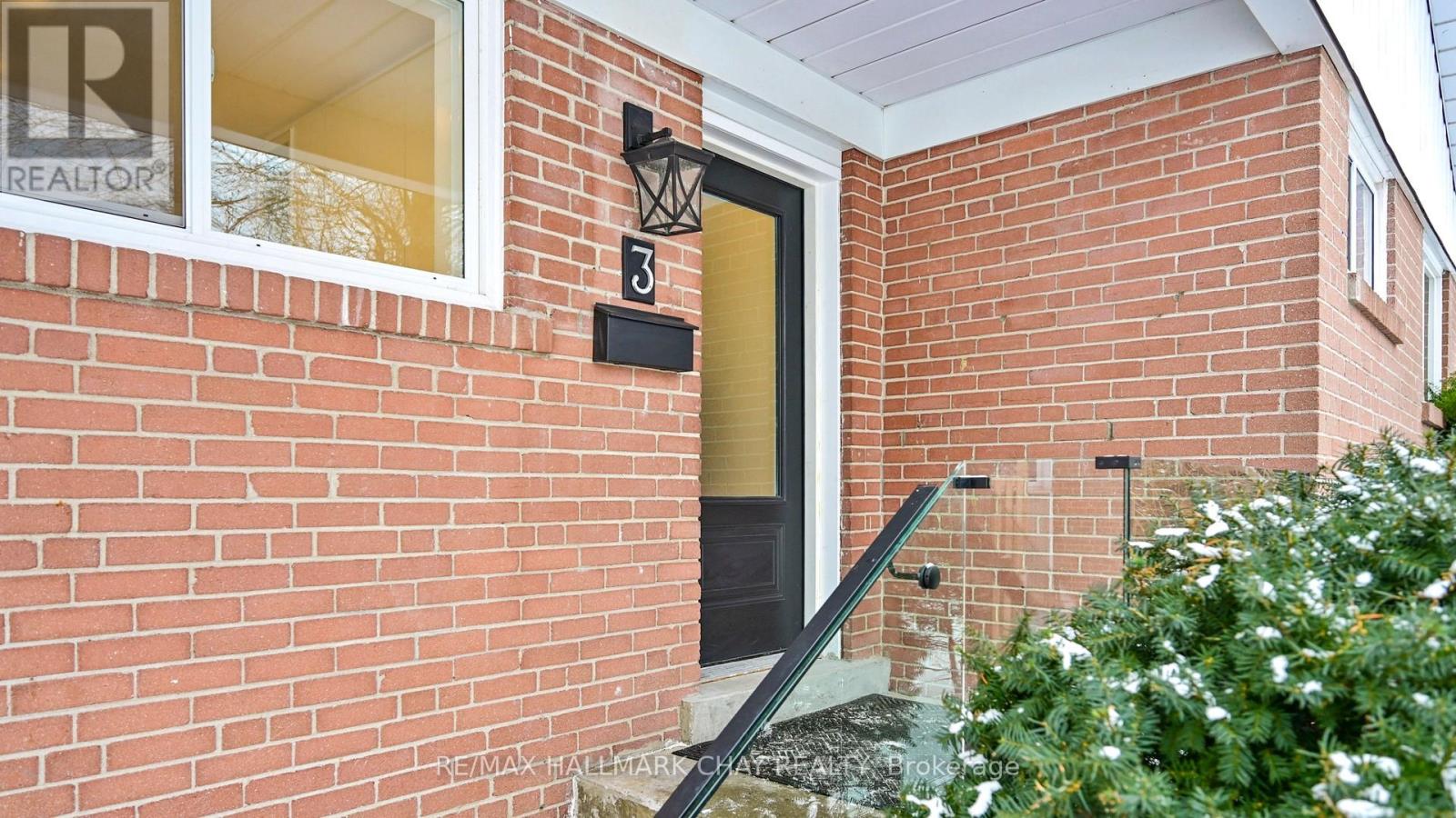 3 Davidson Road, Aurora, Ontario  L4G 2A9 - Photo 2 - N12672604
