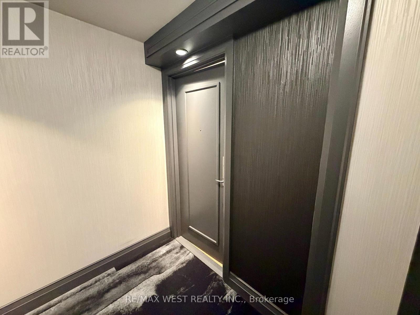 810 - 60 Disera Drive, Vaughan, Ontario  L4J 9G1 - Photo 3 - N12672780