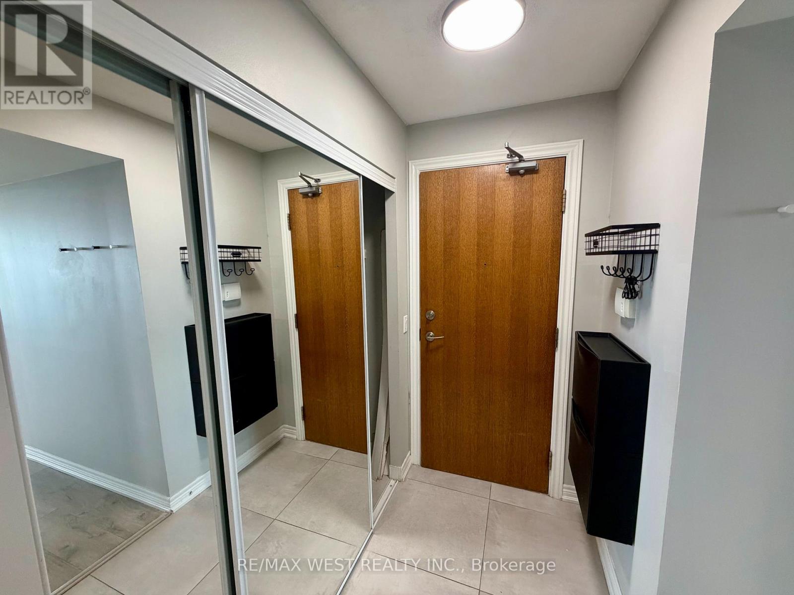 810 - 60 Disera Drive, Vaughan, Ontario  L4J 9G1 - Photo 4 - N12672780