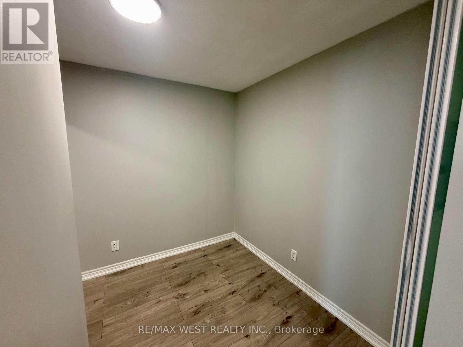 810 - 60 Disera Drive, Vaughan, Ontario  L4J 9G1 - Photo 5 - N12672780