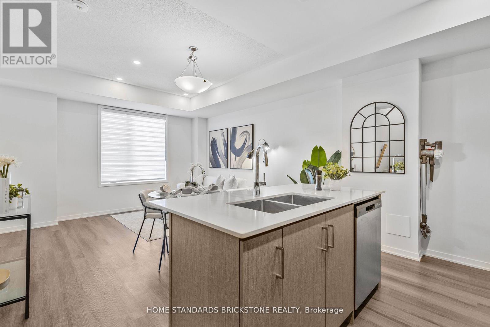 366 - 90 Honeycrisp Crescent, Vaughan, Ontario  L4K 0N7 - Photo 10 - N12672800