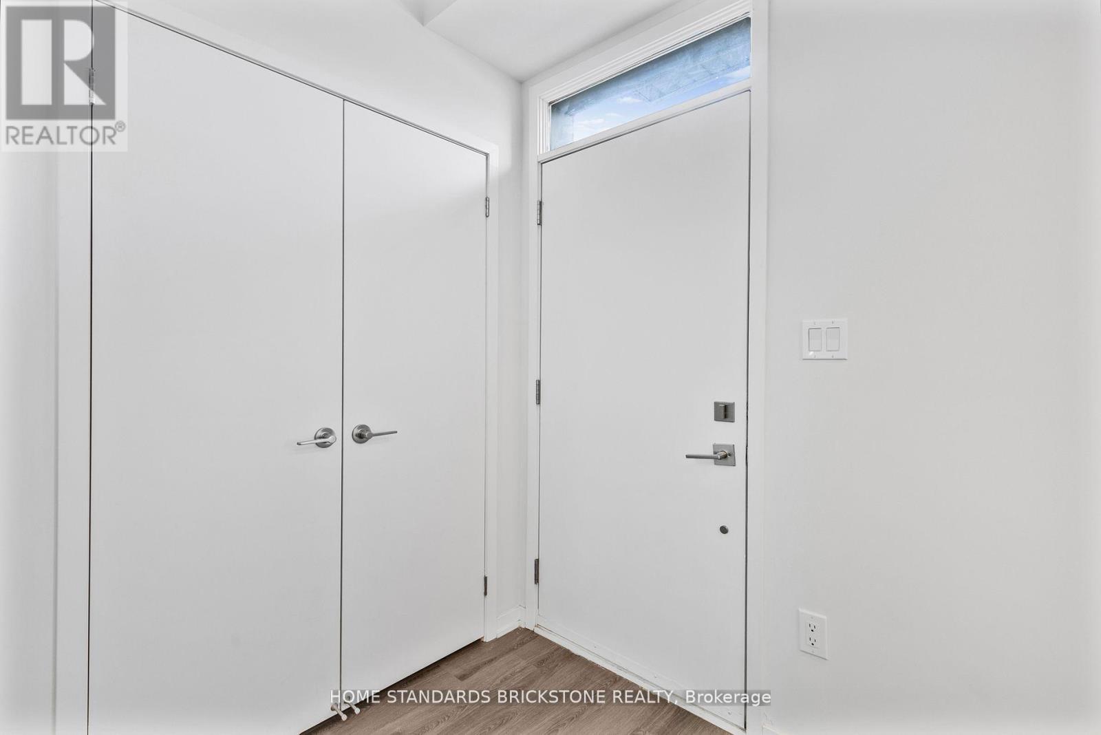 366 - 90 Honeycrisp Crescent, Vaughan, Ontario  L4K 0N7 - Photo 5 - N12672800