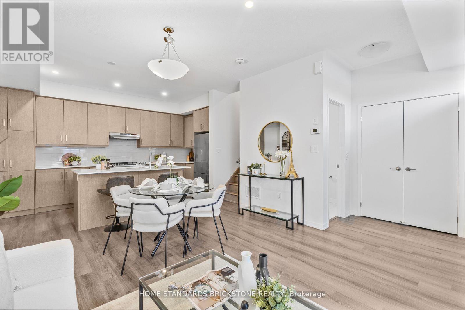 366 - 90 Honeycrisp Crescent, Vaughan, Ontario  L4K 0N7 - Photo 8 - N12672800