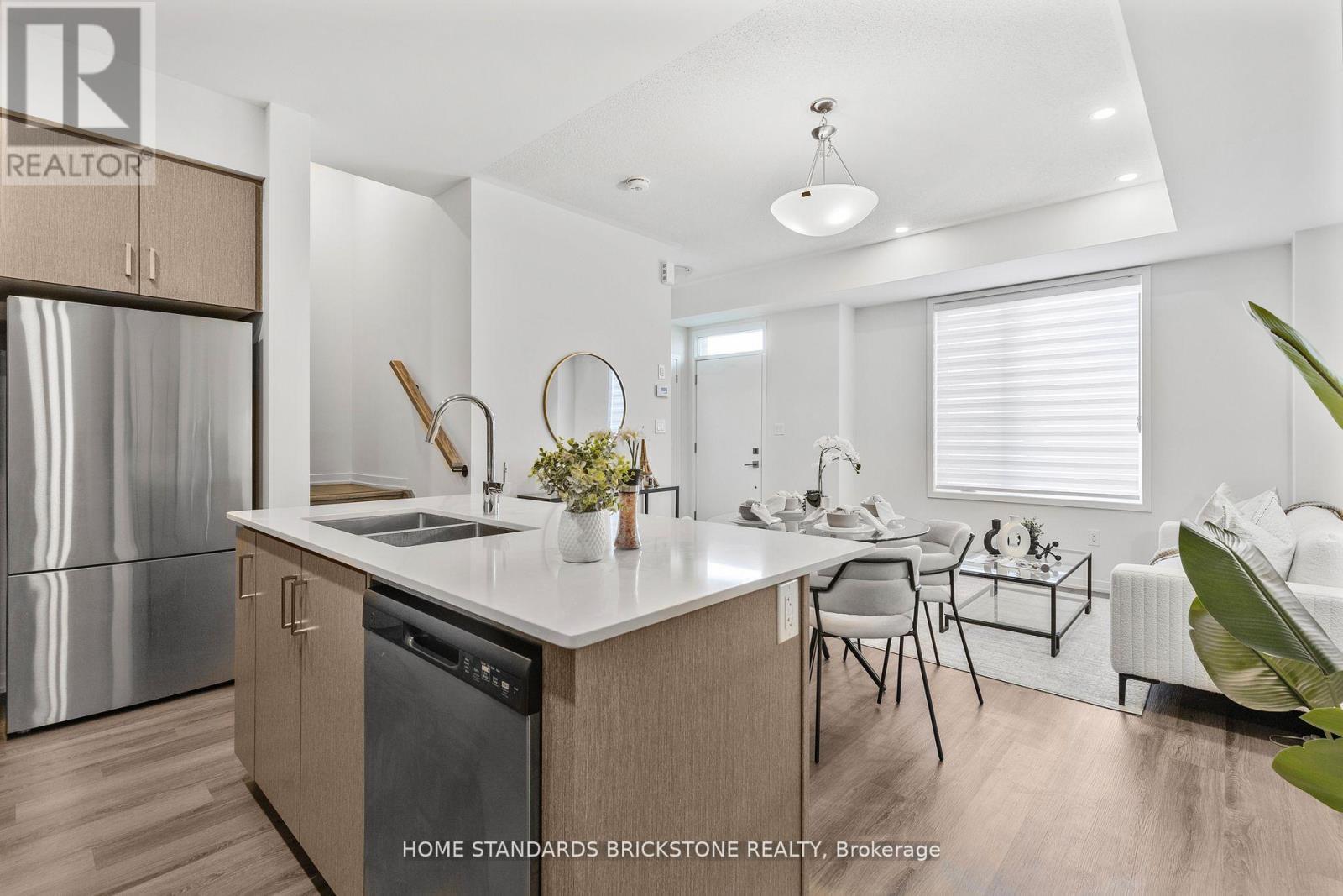 366 - 90 Honeycrisp Crescent, Vaughan, Ontario  L4K 0N7 - Photo 9 - N12672800