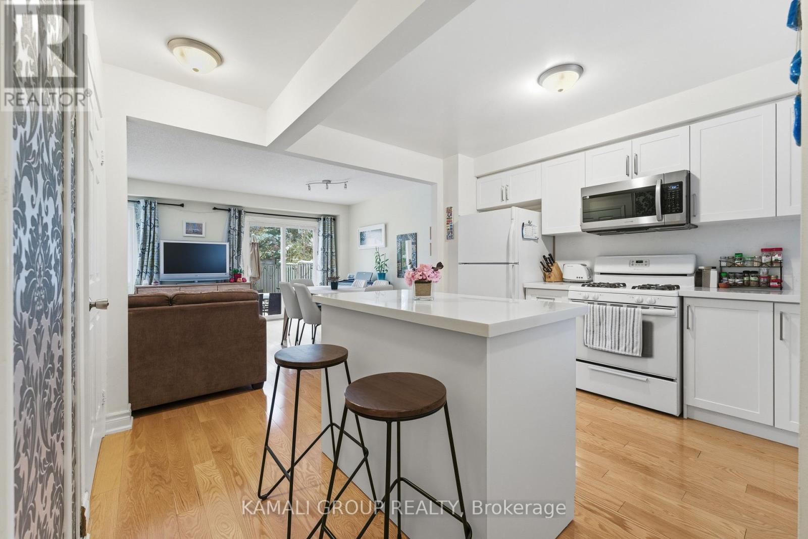 112 Kersey Crescent, Richmond Hill, Ontario  L4C 5V8 - Photo 5 - N12672832