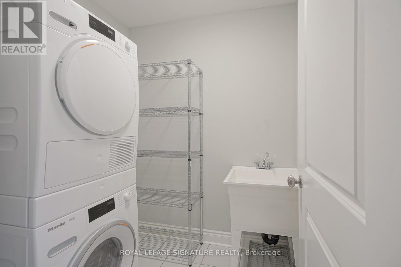 9 Johnson Farm Lane, Toronto, Ontario  M2N 0G6 - Photo 18 - C12672626