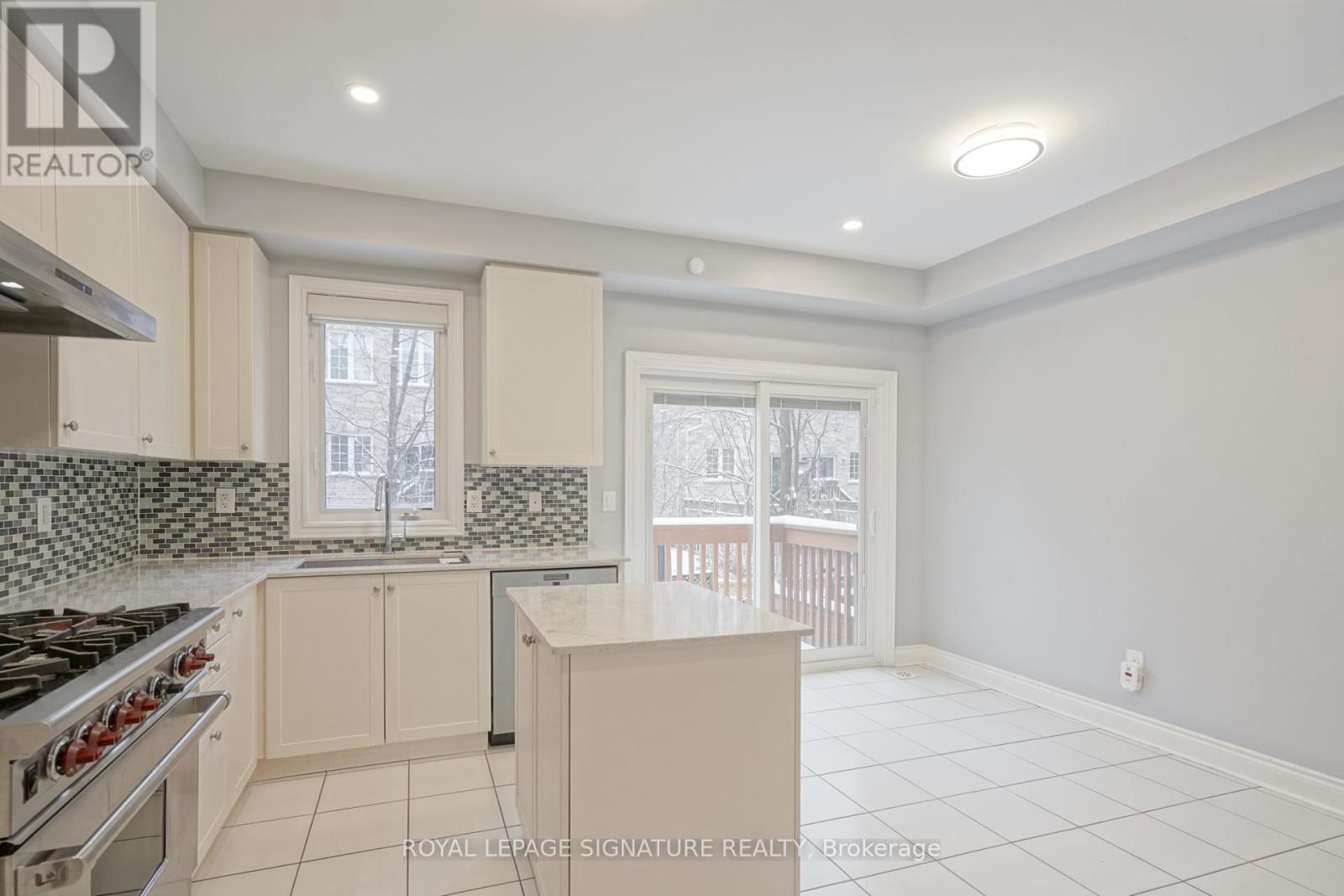 9 Johnson Farm Lane, Toronto, Ontario  M2N 0G6 - Photo 13 - C12672626