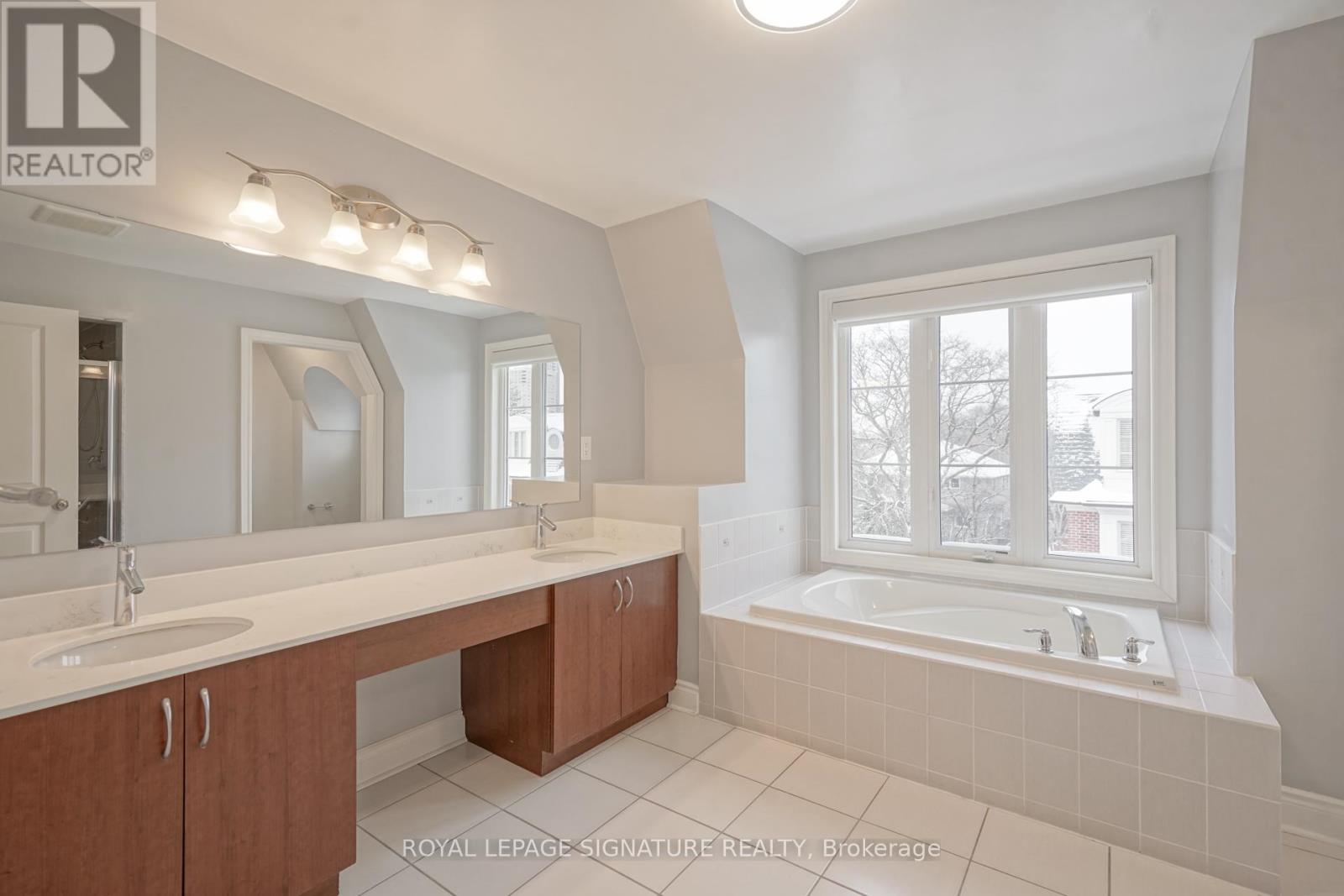 9 Johnson Farm Lane, Toronto, Ontario  M2N 0G6 - Photo 28 - C12672626