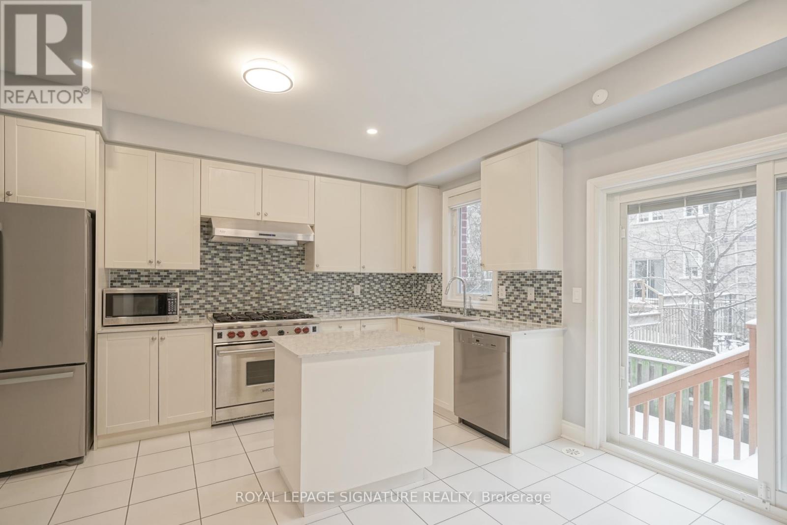 9 Johnson Farm Lane, Toronto, Ontario  M2N 0G6 - Photo 8 - C12672626