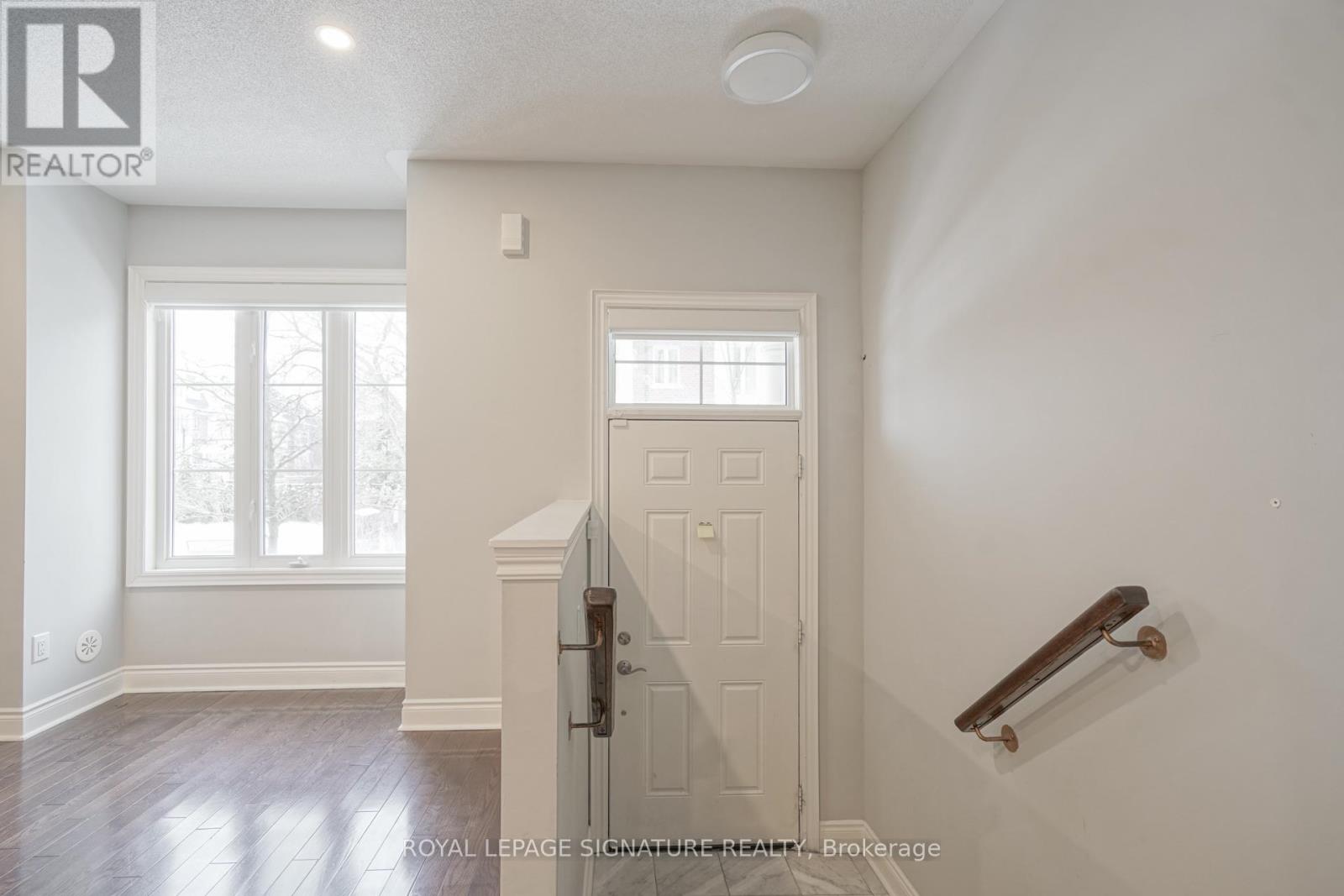 9 Johnson Farm Lane, Toronto, Ontario  M2N 0G6 - Photo 7 - C12672626