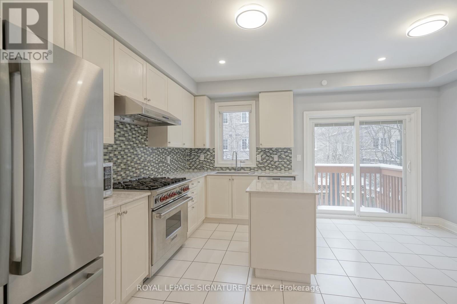 9 Johnson Farm Lane, Toronto, Ontario  M2N 0G6 - Photo 9 - C12672626