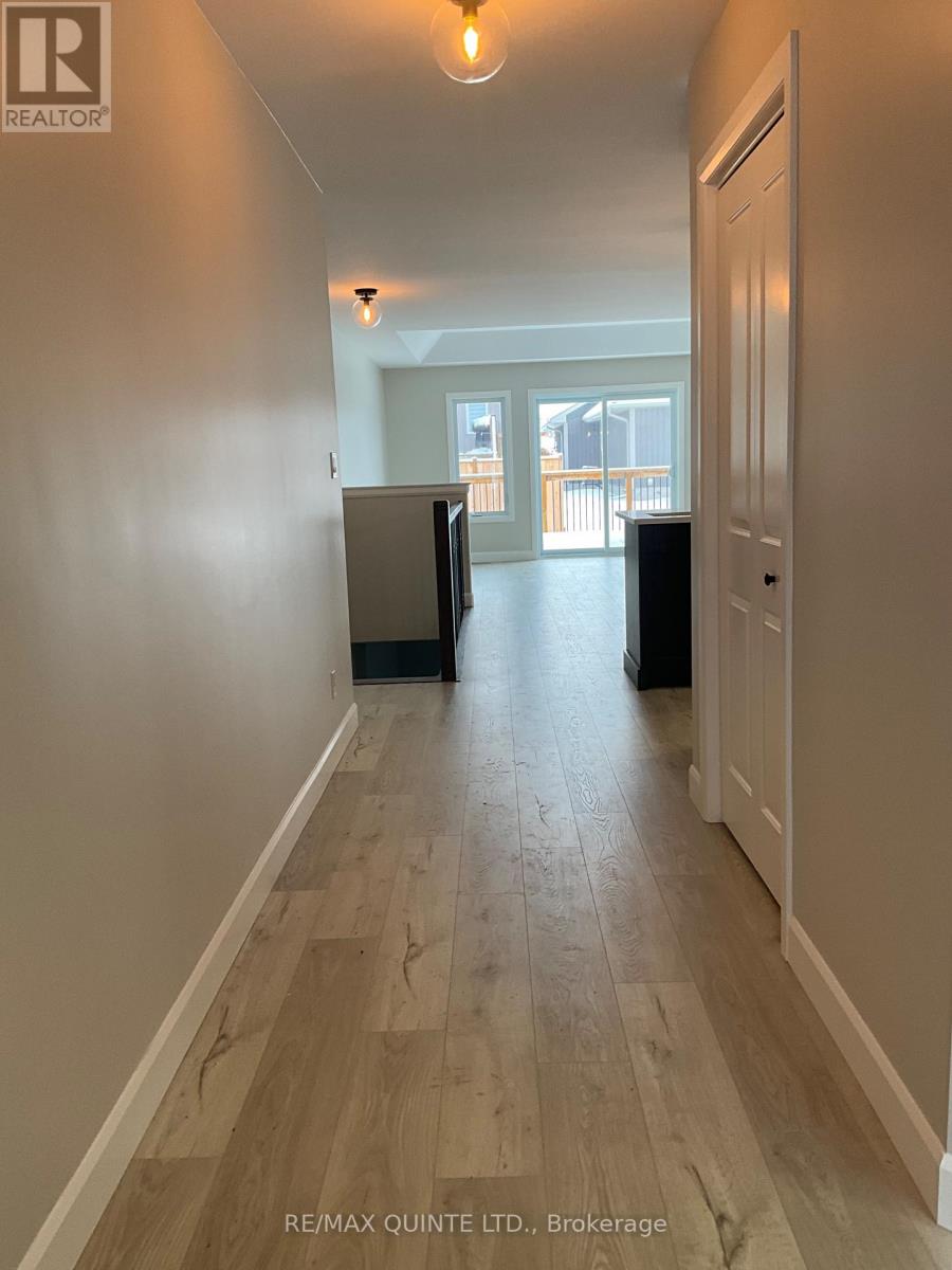 120 Hastings Park Drive, Belleville (Belleville Ward), Ontario  K8P 0J4 - Photo 2 - X12672060