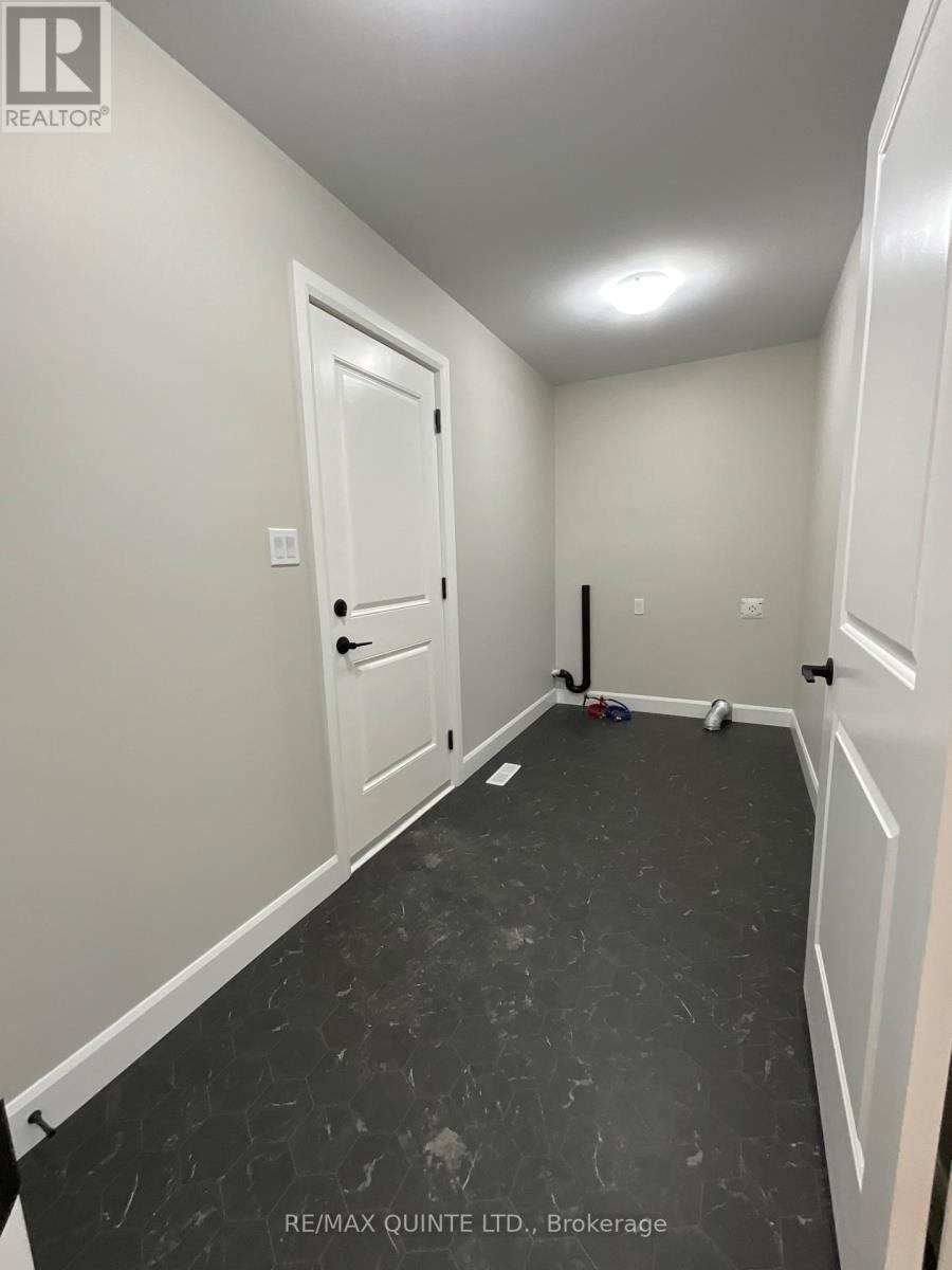 120 Hastings Park Drive, Belleville (Belleville Ward), Ontario  K8P 0J4 - Photo 7 - X12672060